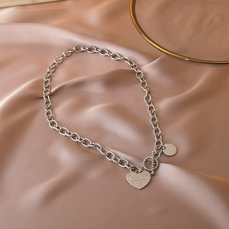 Love round necklace woman