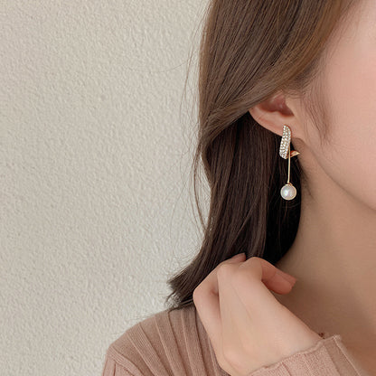 Women with Diamond Pearl Earrings