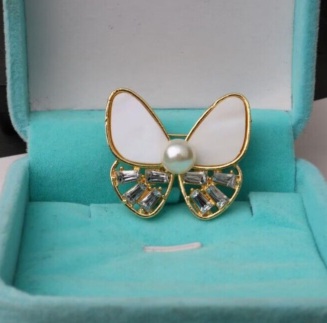 Break the cocoon into a butterfly pearl brooch