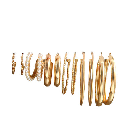 Creative gold c-shaped metal earrings