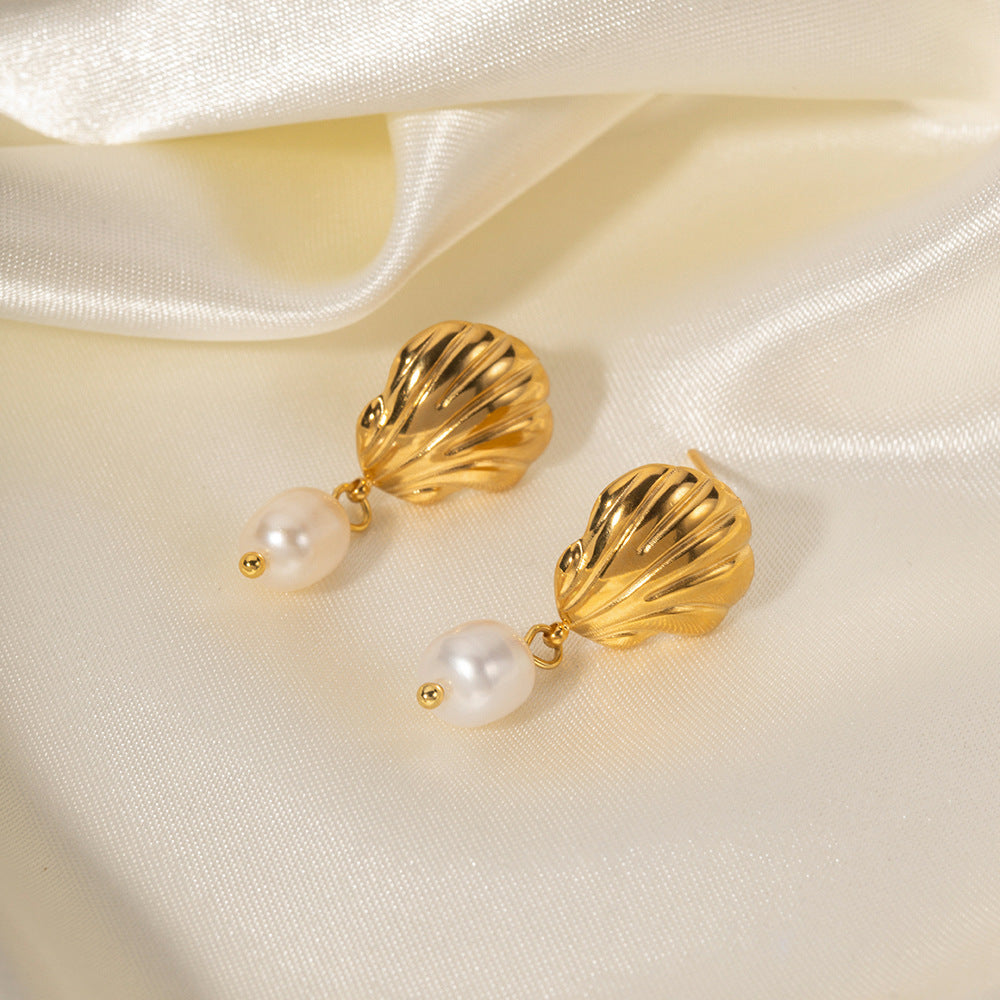 Freshwater pearl pendant earrings