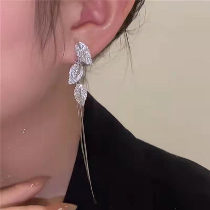 New silver needle diamond leaf long earrings