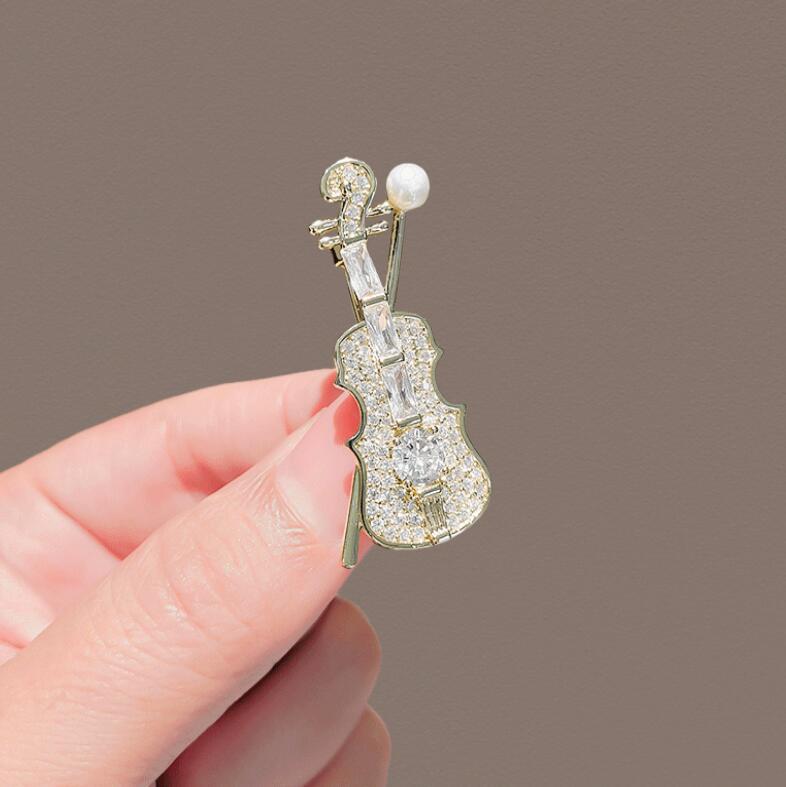 Delicate violin brooch elegant