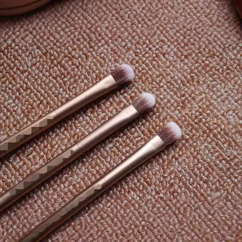 UD3 Dual-Head Eyeshadow and Concealer Brush