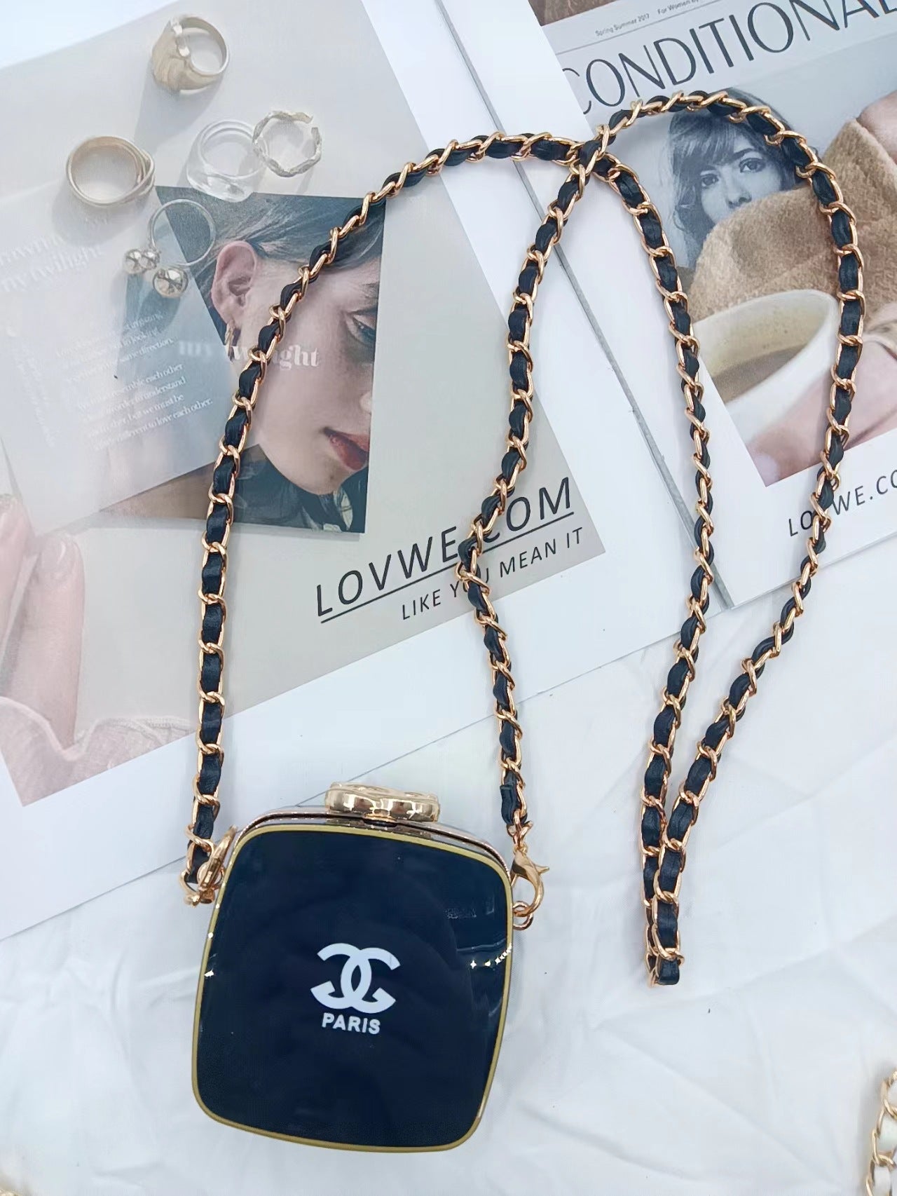 Chain shoulder bag