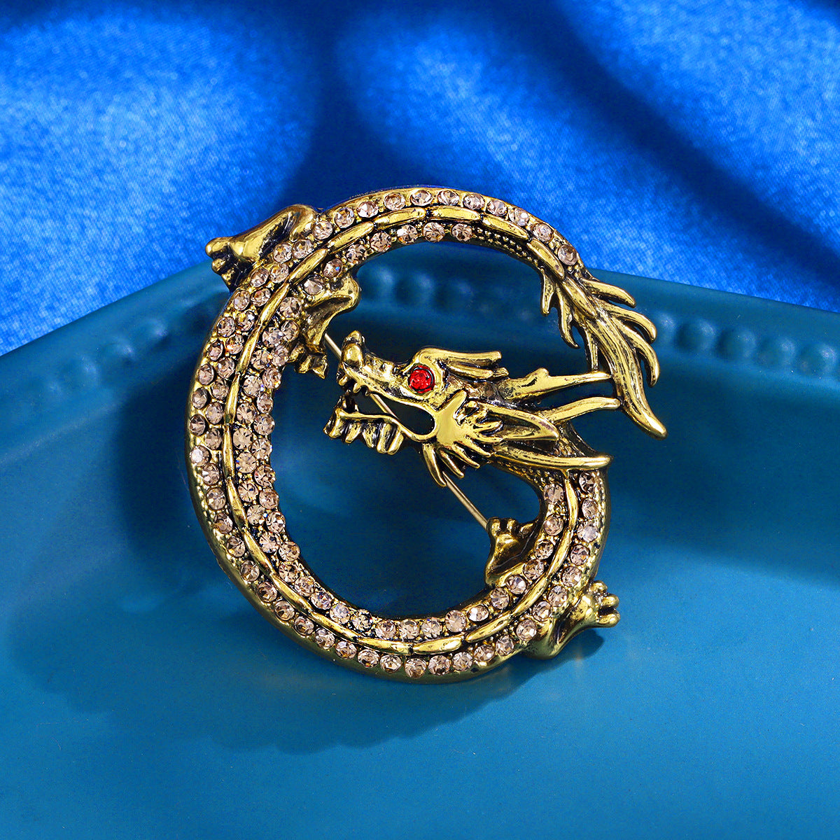 Feilong shape brooch