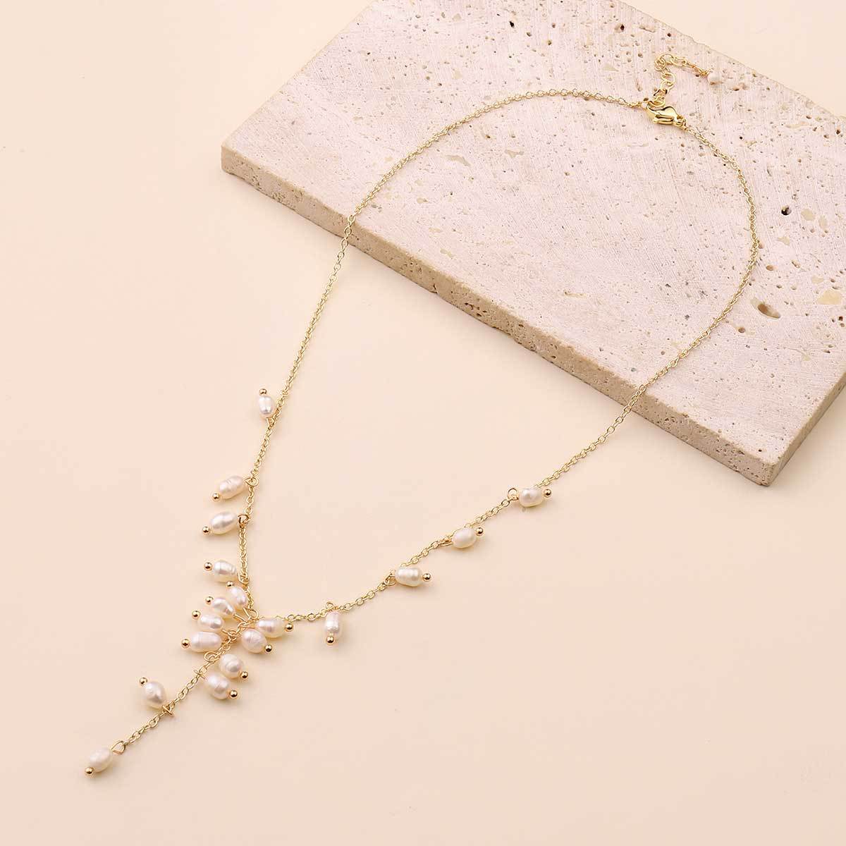 Natural freshwater pearl pendant necklace