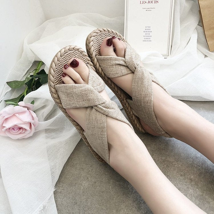 Flat bottom elastic sandals