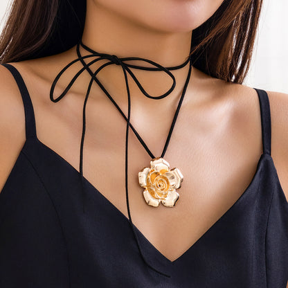 Collar floral de franela con cuello versátil 