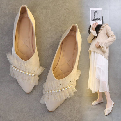 Pearl flat pointed shoes