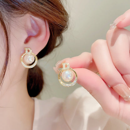 Letter short earrings