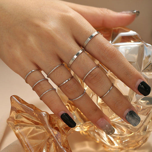 Ten-piece set of rings and thin rings.