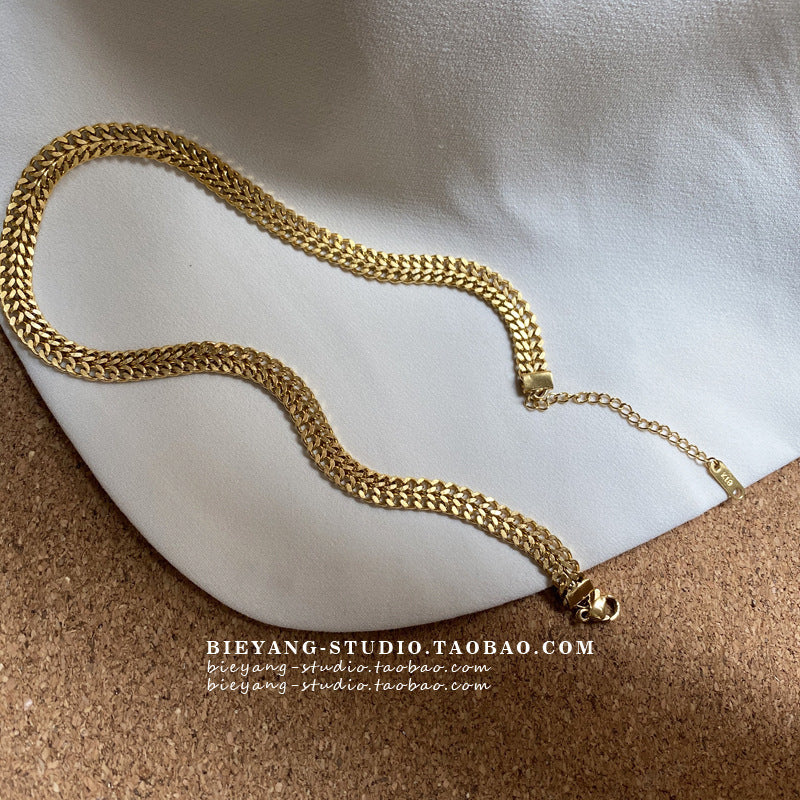 Chain gold necklace