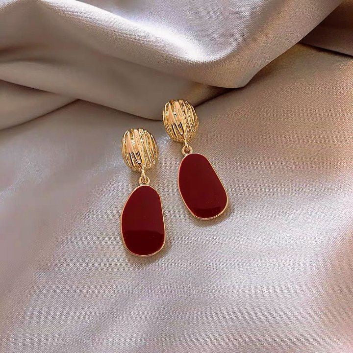 Red retro earrings