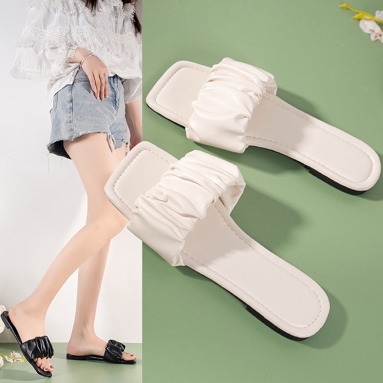 Flat-bottomed toe slippers