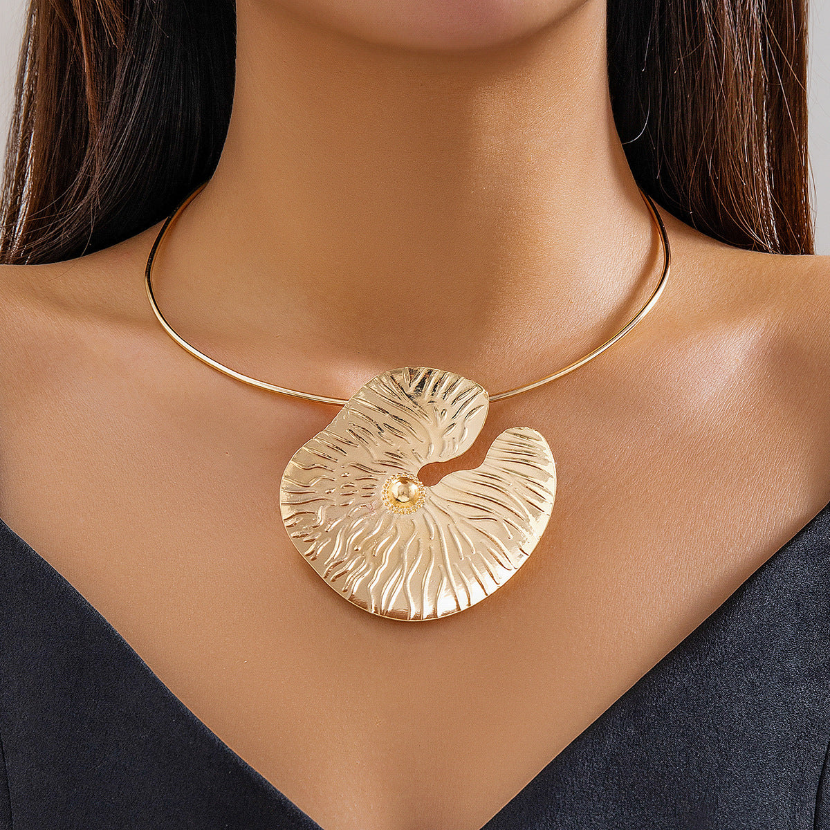 Big leaf necklace woman