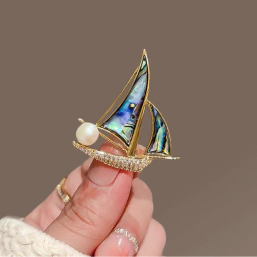 Small sail brooch