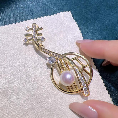 Lute brooch