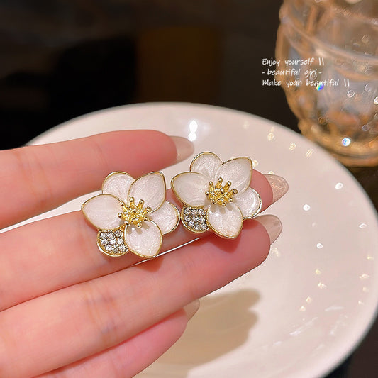 White petal earrings