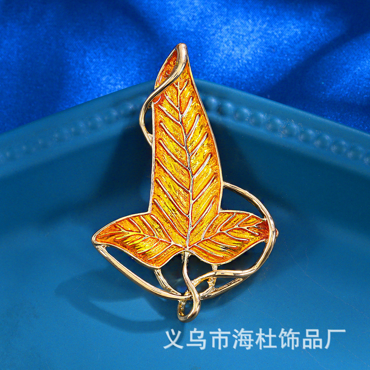 Three-dimensional leaf brooch fashion