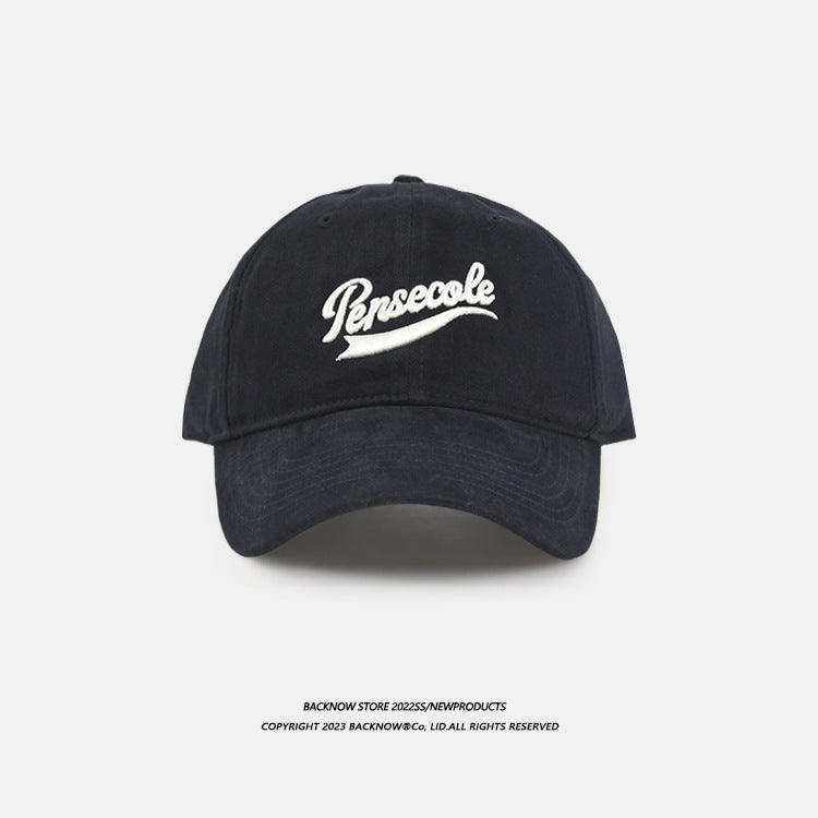 Gorra de béisbol con letras extragrandes 