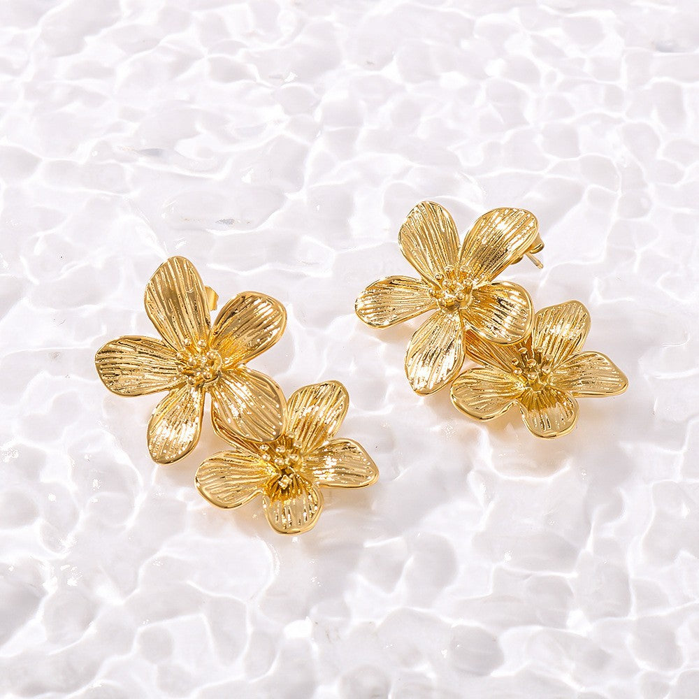 Long splicing three-dimensional flower earrings