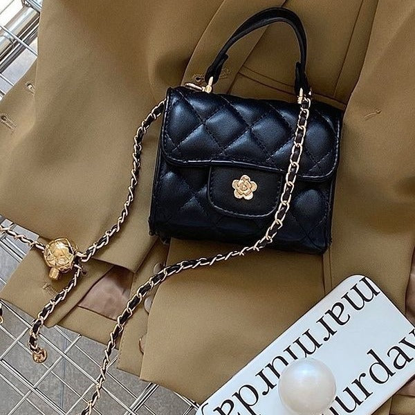 Small Chanel style chain bag