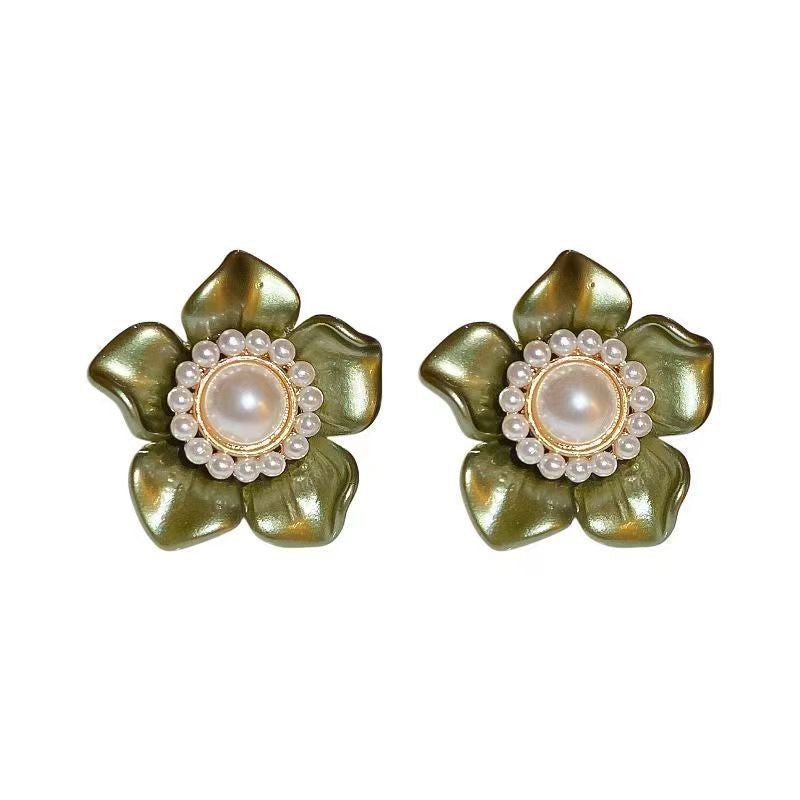 Pendientes de camelia con perlas estilo pintura al óleo 