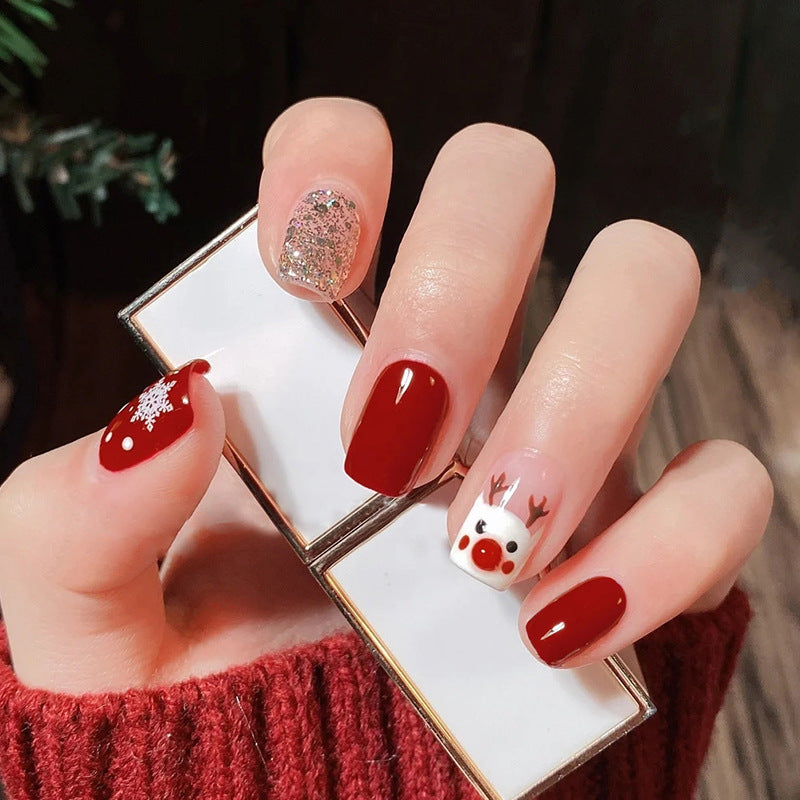 Uñas navideñas con renos y purpurina 