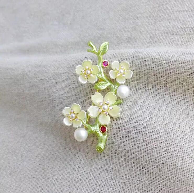 Flash Diamond Peach Blossom Brooch