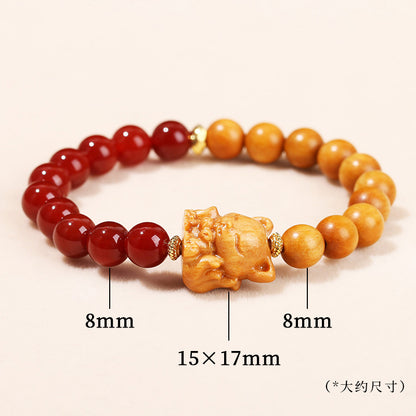 Nanhong agate sandalwood nine-tailed fox bracelet.