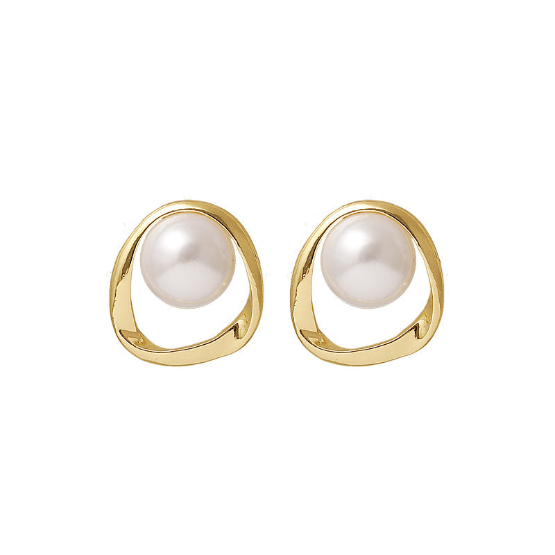 Pearl stud earrings for women in autumn and winter