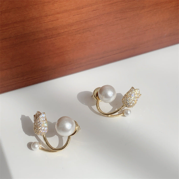 Tulip pearl earrings