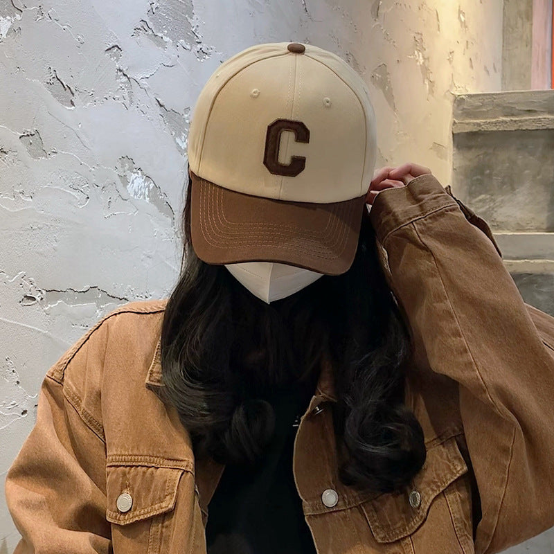 Gorra de béisbol con letra C 