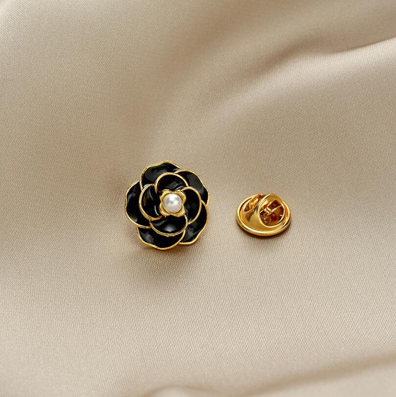 Black flower anti-light buckle brooch