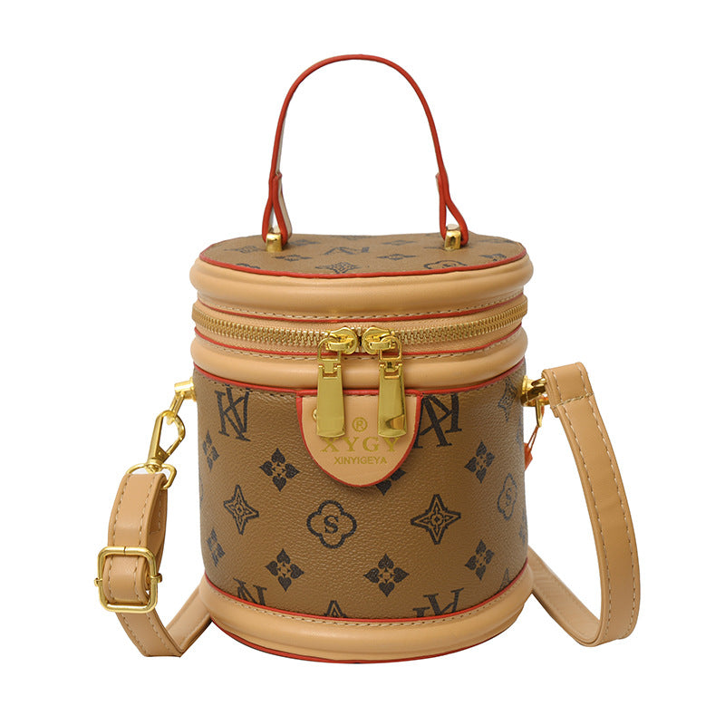 Large capacity bucket bag