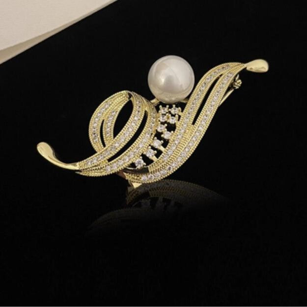 Pearl Gold Flower Brooch