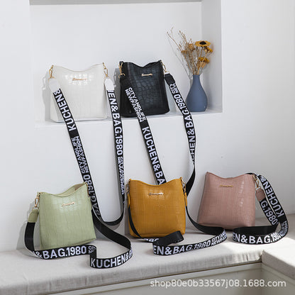 Printed shoulder strap messenger bag wholesale