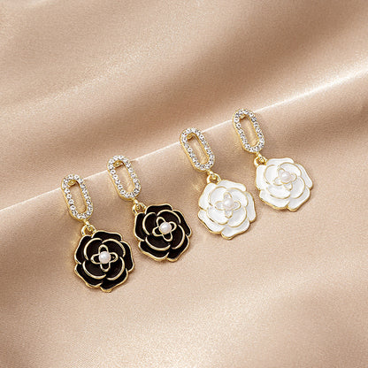 Pendientes de camelia con perlas 