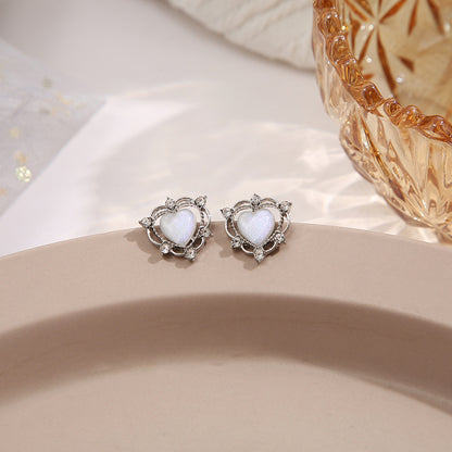 Fashionable diamond heart earrings for women