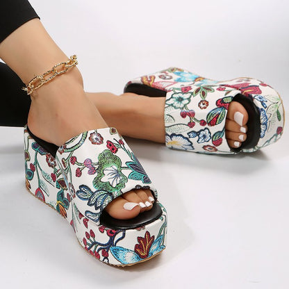 New wedge heel embroidered slippers