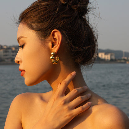 Five hemisphere C-shaped earrings