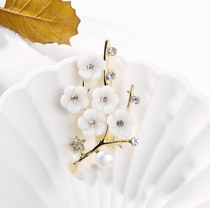 Shell Five Plum Blossom Brooch