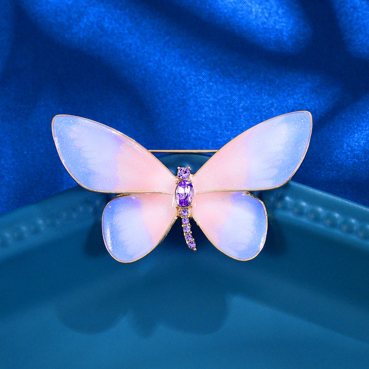 Gradual change pink butterfly brooch