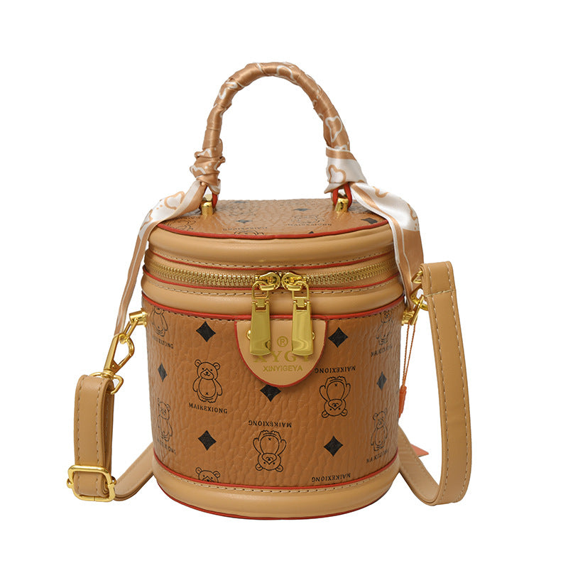 Large capacity bucket bag