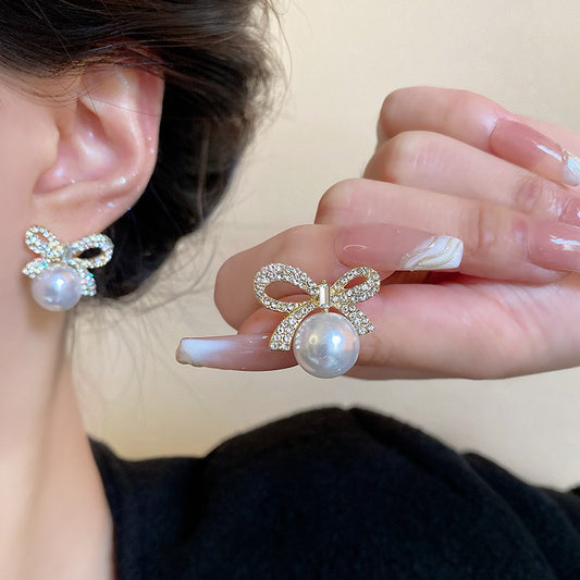 Pendientes de perlas con lazo de diamantes