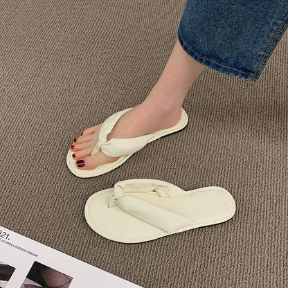 Flat bottom versatile comfortable sandals