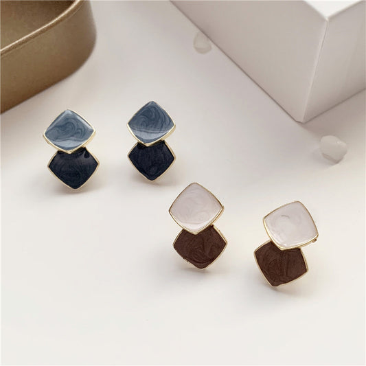 Splicing contrasting stud earrings