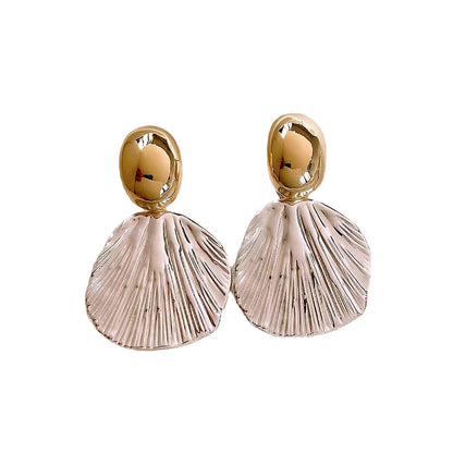 Shell design earrings