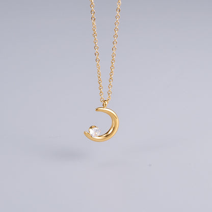 Moon inlaid zircon necklace